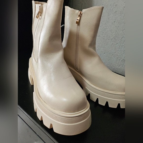 Beige Myles Chelsea Boots - Simmi x Dolls Kill - Picture 2 of 6